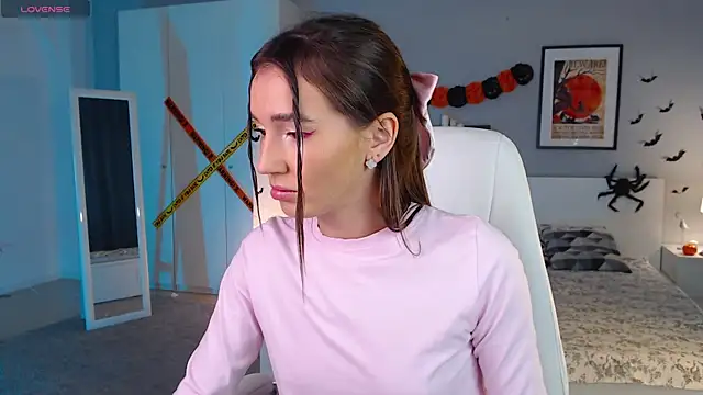 Snapshot of Bellla_Haddid chatting on October 30, 2025, 1:37 am Bellla Haddid online show from October 30, 2025, 1:37 am