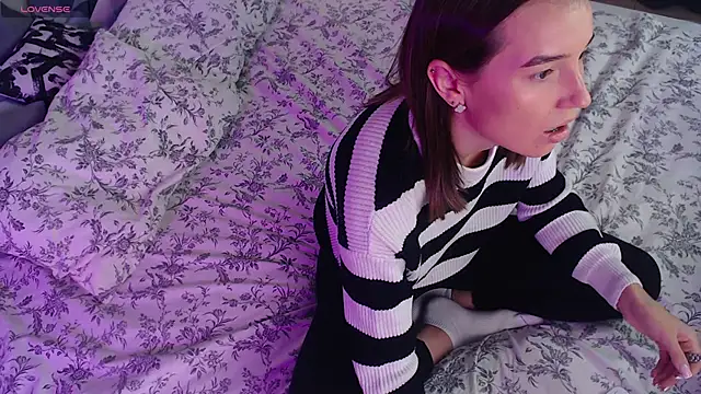 Snapshot of Bellla_Haddid chatting on October 16, 2025, 1:25 am Bellla Haddid online show from October 16, 2025, 1:25 am