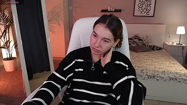 Snapshot of Bellla_Haddid chatting on October 21, 2025, 1:05 am Bellla Haddid online show from October 21, 2025, 1:05 am