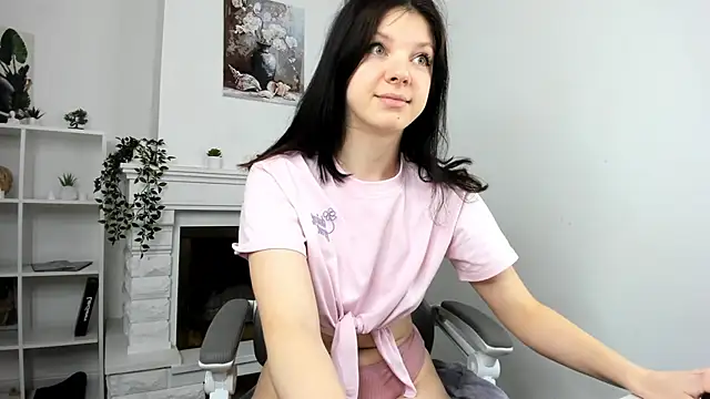 Snapshot of Baby_Evalena chatting on September 29, 2025, 5:14 am Baby Evalena online show from September 29, 2025, 5:14 am