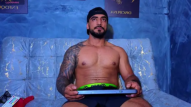 Snapshot of ERIC_HARRISON chatting on October 5, 2025, 8:54 pm ERIC HARRISON online show from October 5, 2025, 8:54 pm