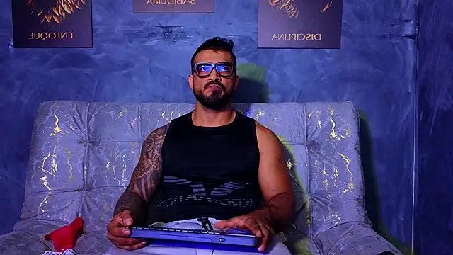 Snapshot of ERIC_HARRISON chatting on October 4, 2025, 1:51 am ERIC HARRISON online show from October 4, 2025, 1:51 am