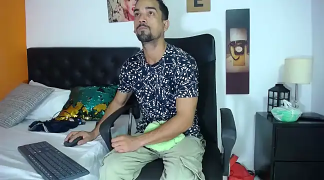 ryan musclexxx online show from December 17, 2024, 3:50 am