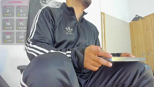 Snapshot of Luke__09 chatting on September 18, 2025, 11:24 am Luke 09 online show from September 18, 2025, 11:24 am