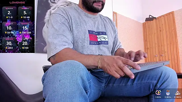 Snapshot of Luke__09 chatting on October 10, 2025, 11:22 am Luke 09 online show from October 10, 2025, 11:22 am