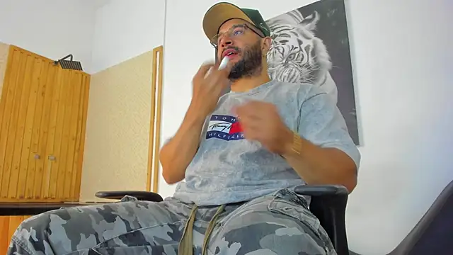 Snapshot of Luke__09 chatting on October 4, 2025, 11:34 am Luke 09 online show from October 4, 2025, 11:34 am