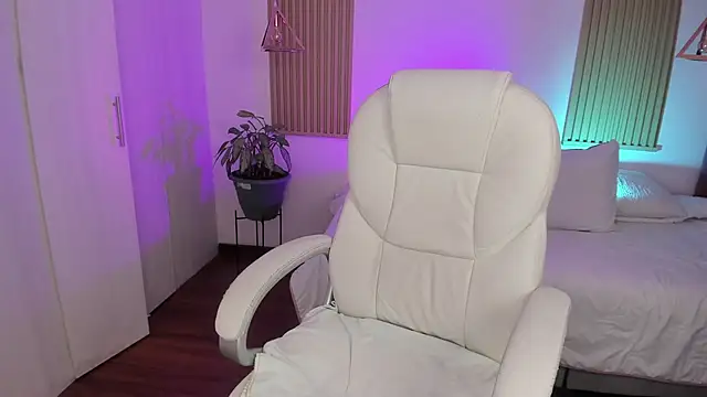 Kendall Bunnyy online show from November 11, 2025, 8:47 pm