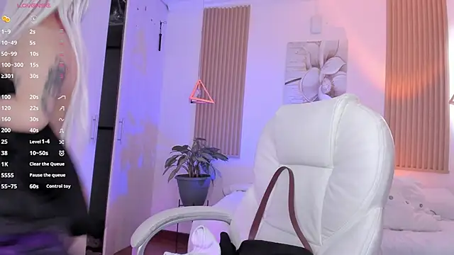 Snapshot of Kendall_Bunnyy chatting on March 17, 2025, 9:02 pm Kendall Bunnyy online show from March 17, 2025, 9:02 pm