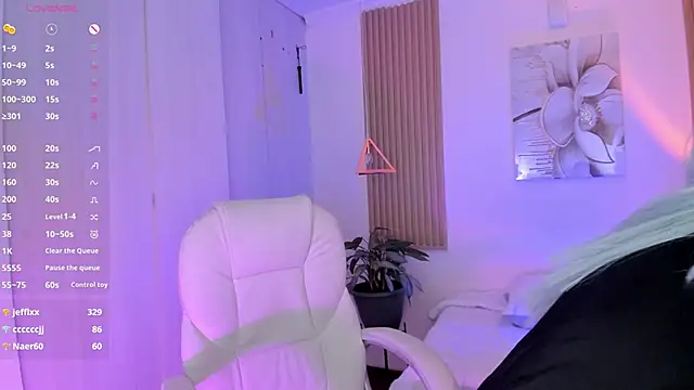 Snapshot of Kendall_Bunnyy chatting on March 19, 2025, 12:59 am Kendall Bunnyy online show from March 19, 2025, 12:59 am