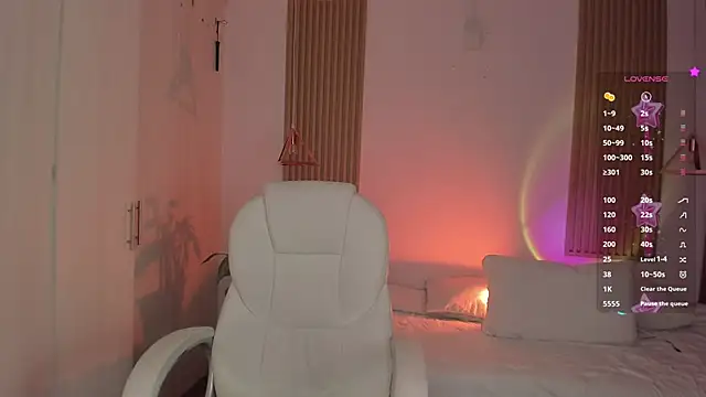 Snapshot of Kendall_Bunnyy chatting on October 13, 2025, 9:16 pm Kendall Bunnyy online show from October 13, 2025, 9:16 pm