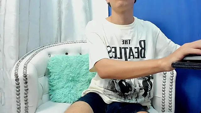Snapshot of Little_Peeter chatting on January 12, 2025, 4:18 pm Little Peeter online show from January 12, 2025, 4:18 pm