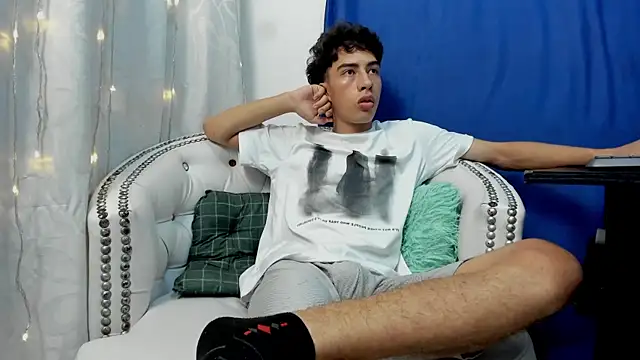 Snapshot of Little_Peeter chatting on January 16, 2025, 12:23 am Little Peeter online show from January 16, 2025, 12:23 am