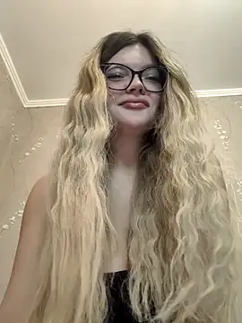 Snapshot of ZaraBloom chatting on March 28, 2026, 4:30 pm ZaraBloom online show from March 28, 2026, 4:30 pm