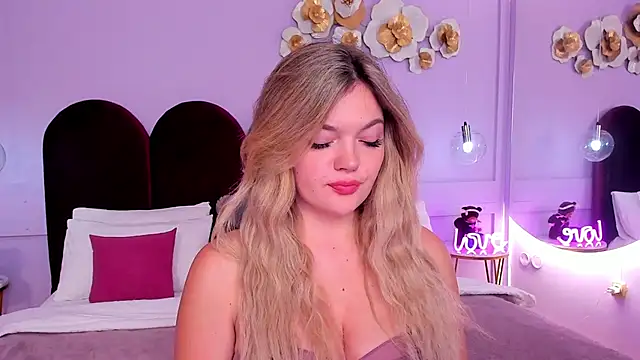 Snapshot of ZaraBloom chatting on October 14, 2025, 3:34 pm ZaraBloom online show from October 14, 2025, 3:34 pm