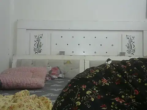 Snapshot of MONICA-LOVE chatting on September 12, 2025, 4:07 pm MONICA-LOVE online show from September 12, 2025, 4:07 pm