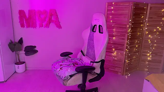 Snapshot of Miss_Mia_Murr chatting on October 19, 2025, 4:26 am Miss Mia Murr online show from October 19, 2025, 4:26 am