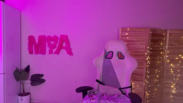 Snapshot of Miss_Mia_Murr chatting on October 11, 2025, 3:51 am Miss Mia Murr online show from October 11, 2025, 3:51 am