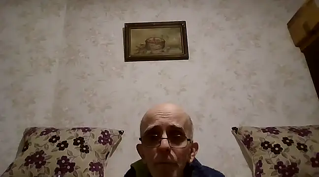 mariusica1xh online show from February 17, 2025, 8:16 pm