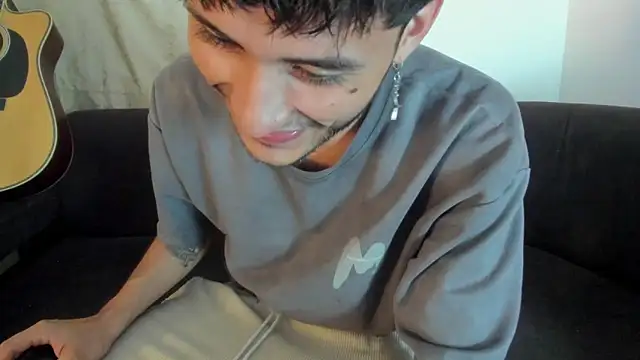 Snapshot of Henrikk_senn chatting on September 30, 2025, 12:49 am Henrikk senn online show from September 30, 2025, 12:49 am