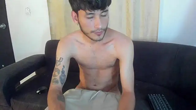 Snapshot of Henrikk_senn chatting on October 7, 2025, 11:06 pm Henrikk senn online show from October 7, 2025, 11:06 pm