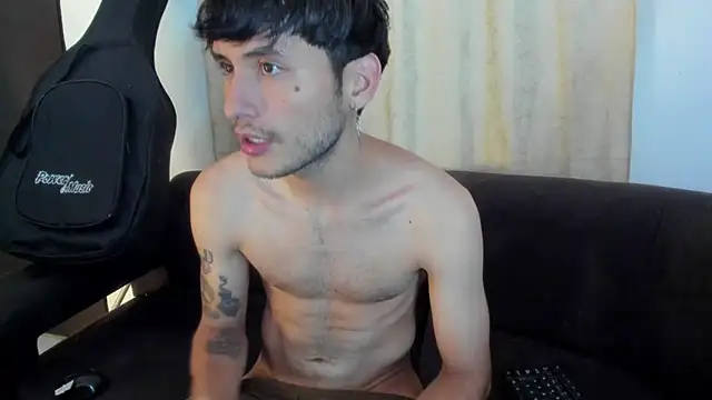 Snapshot of Henrikk_senn chatting on October 17, 2025, 2:37 am Henrikk senn online show from October 17, 2025, 2:37 am