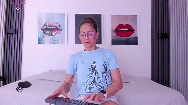 Angela donnato online show from April 11, 2026, 3:47 am