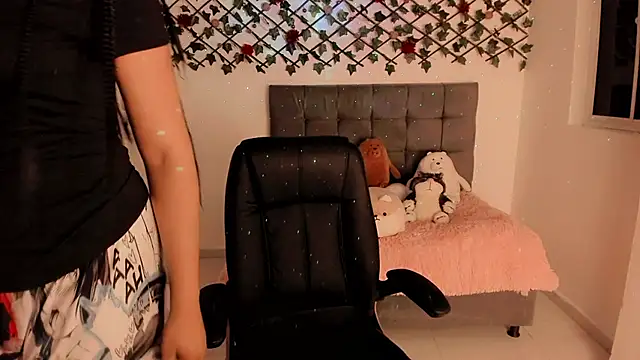 Snapshot of Lilith_Miller21 chatting on October 17, 2025, 7:15 pm Lilith Miller21 online show from October 17, 2025, 7:15 pm