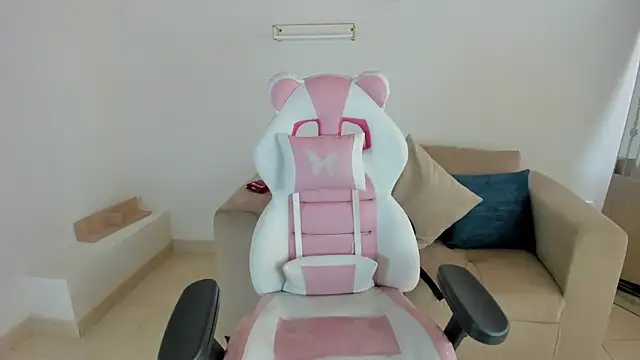 Snapshot of Charlotte_cowell_sub1_ chatting on September 15, 2025, 6:08 pm Charlotte cowell sub1 online show from September 15, 2025, 6:08 pm