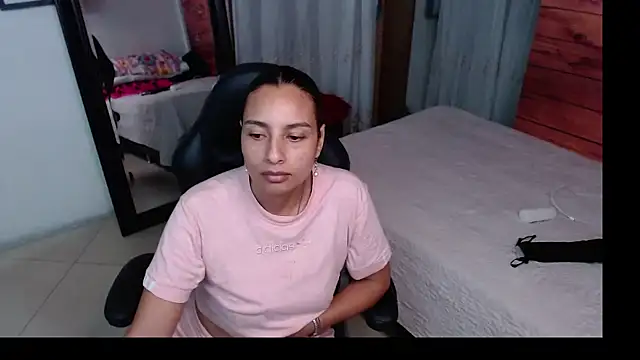 Snapshot of mykaelahoney chatting on March 26, 2026, 1:15 am mykaelahoney online show from March 26, 2026, 1:15 am