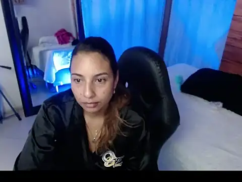 Snapshot of mykaelahoney chatting on April 10, 2026, 8:32 am mykaelahoney online show from April 10, 2026, 8:32 am
