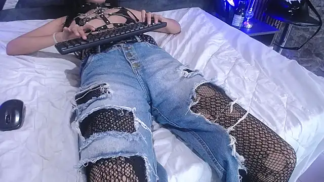 bellatrix25 online show from December 6, 2024, 11:52 pm