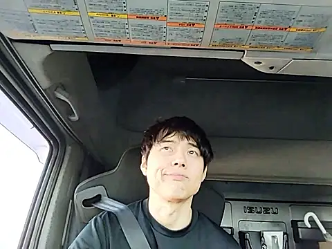 whitebriefboy online show from April 15, 2026, 9:48 pm