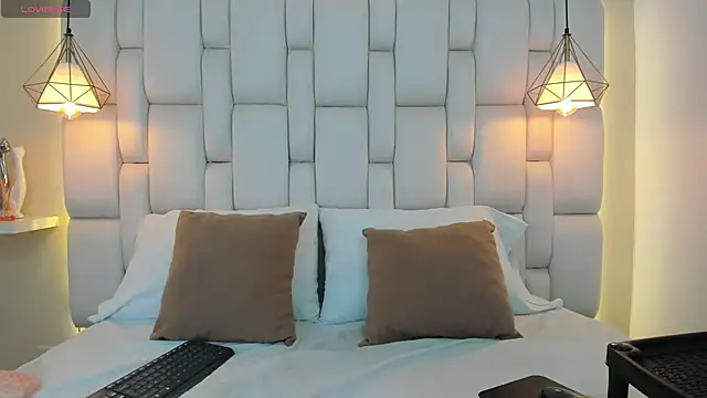 AslyGomez online show from February 13, 2025, 11:28 am