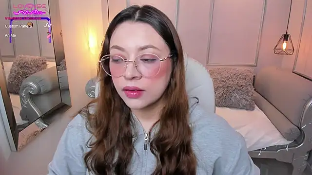 Lanna18 online show from September 29, 2025, 12:00 pm