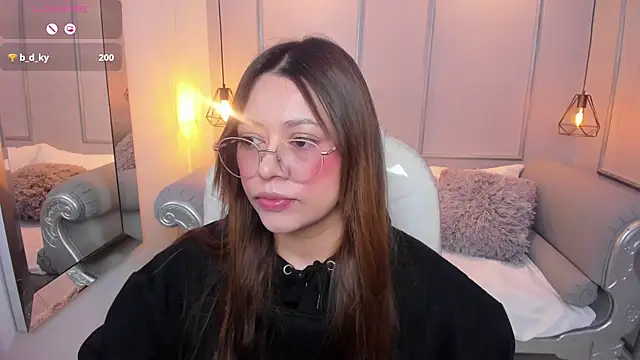 Lanna18 online show from October 8, 2025, 11:45 am