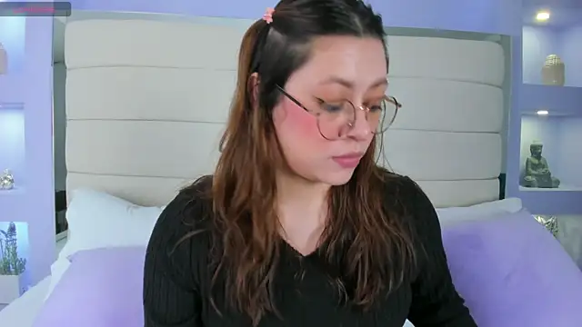 Lanna18 online show from March 18, 2025, 11:44 am