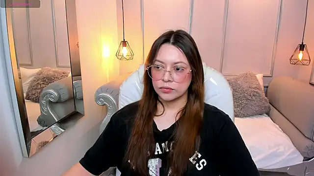 Lanna18 online show from October 6, 2025, 11:55 am