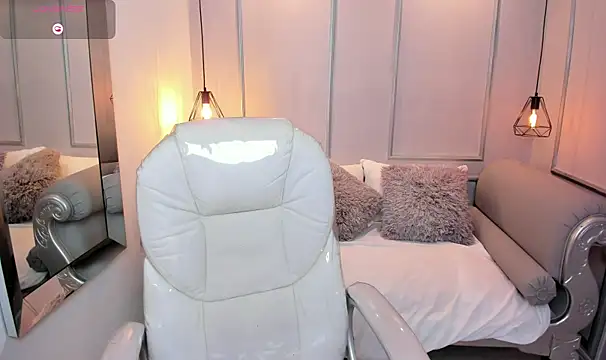 Lanna18 online show from October 3, 2025, 11:56 am