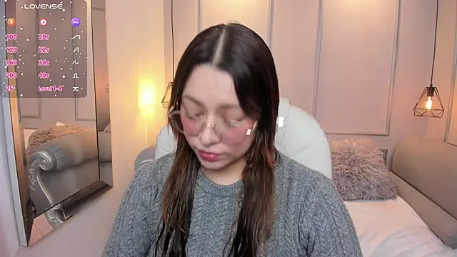 Lanna18 online show from October 10, 2025, 11:33 am