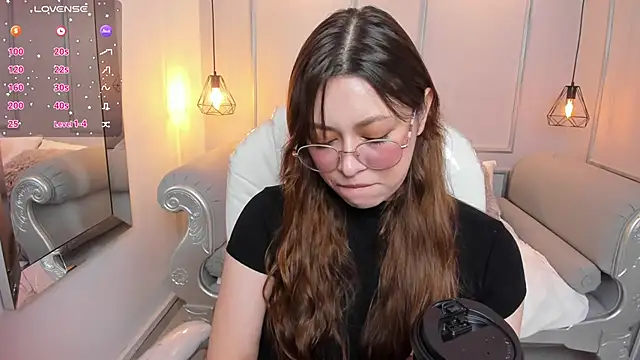 Lanna18 online show from October 25, 2025, 11:53 am