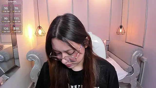 Lanna18 online show from October 1, 2025, 11:58 am