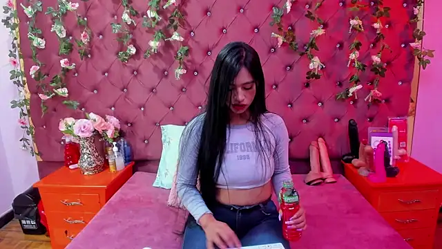 Snapshot of Mariana_Prin chatting on September 25, 2025, 2:39 am Mariana Prin online show from September 25, 2025, 2:39 am