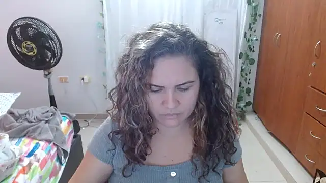 helenca43 online show from September 11, 2025, 11:21 am