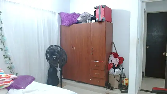 Snapshot of helenca43 chatting on February 28, 2026, 10:15 am helenca43 online show from February 28, 2026, 10:15 am