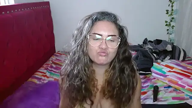 Snapshot of helenca43 chatting on February 25, 2026, 10:20 pm helenca43 online show from February 25, 2026, 10:20 pm