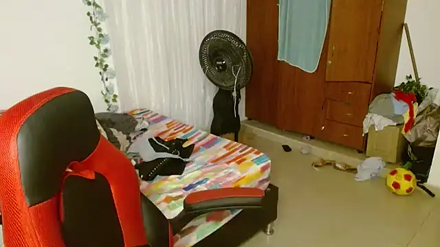 Snapshot of helenca43 chatting on February 27, 2026, 10:48 am helenca43 online show from February 27, 2026, 10:48 am