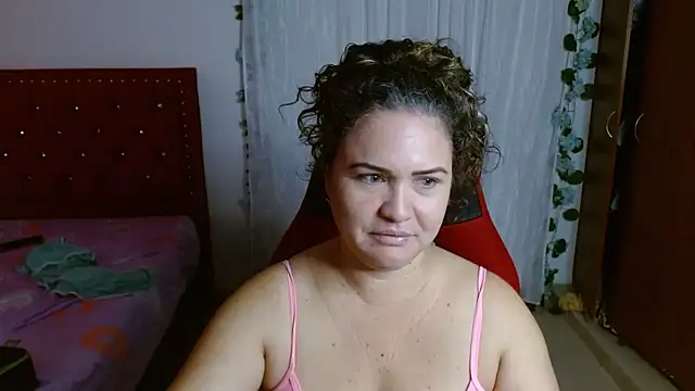 Snapshot of helenca43 chatting on January 18, 2026, 11:24 am helenca43 online show from January 18, 2026, 11:24 am