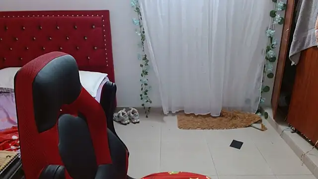 Snapshot of helenca43 chatting on January 17, 2026, 11:14 am helenca43 online show from January 17, 2026, 11:14 am