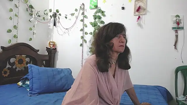 DominaLeona online show from April 18, 2026, 9:59 pm