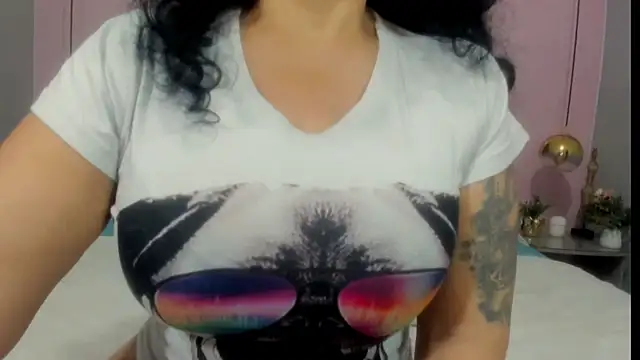 Snapshot of valeriasexxx chatting on February 18, 2025, 9:32 am valeriasexxx online show from February 18, 2025, 9:32 am